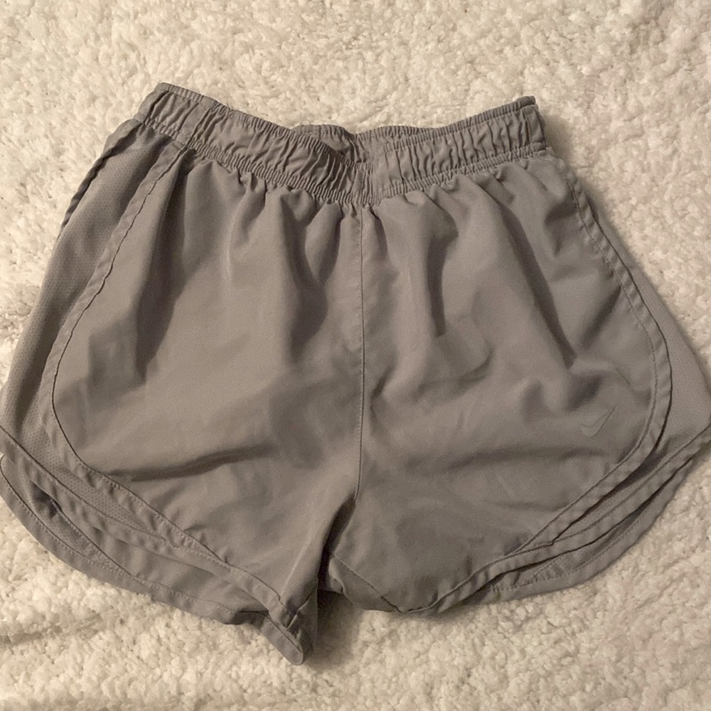 gray nike shorts, xs